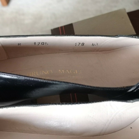 Bruno Magli Black Leather 1-1/2" Heel 8-1/2 AAAA N - Picture 6 of 7